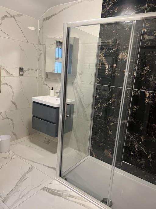 Potters Hideout- 2 Bedroom 2 Bathroom Apartment 沃特福德 外观 照片
