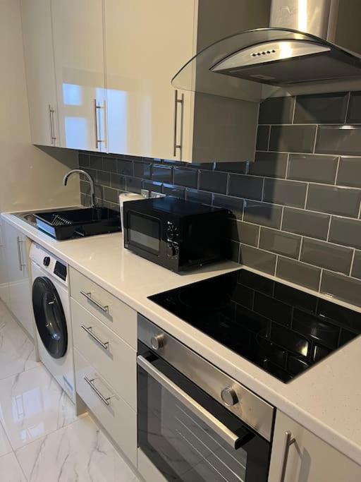 Potters Hideout- 2 Bedroom 2 Bathroom Apartment 沃特福德 外观 照片