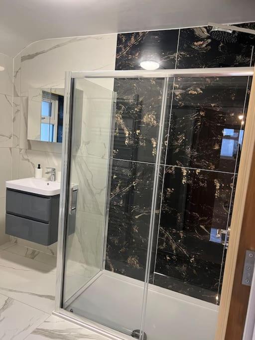 Potters Hideout- 2 Bedroom 2 Bathroom Apartment 沃特福德 外观 照片